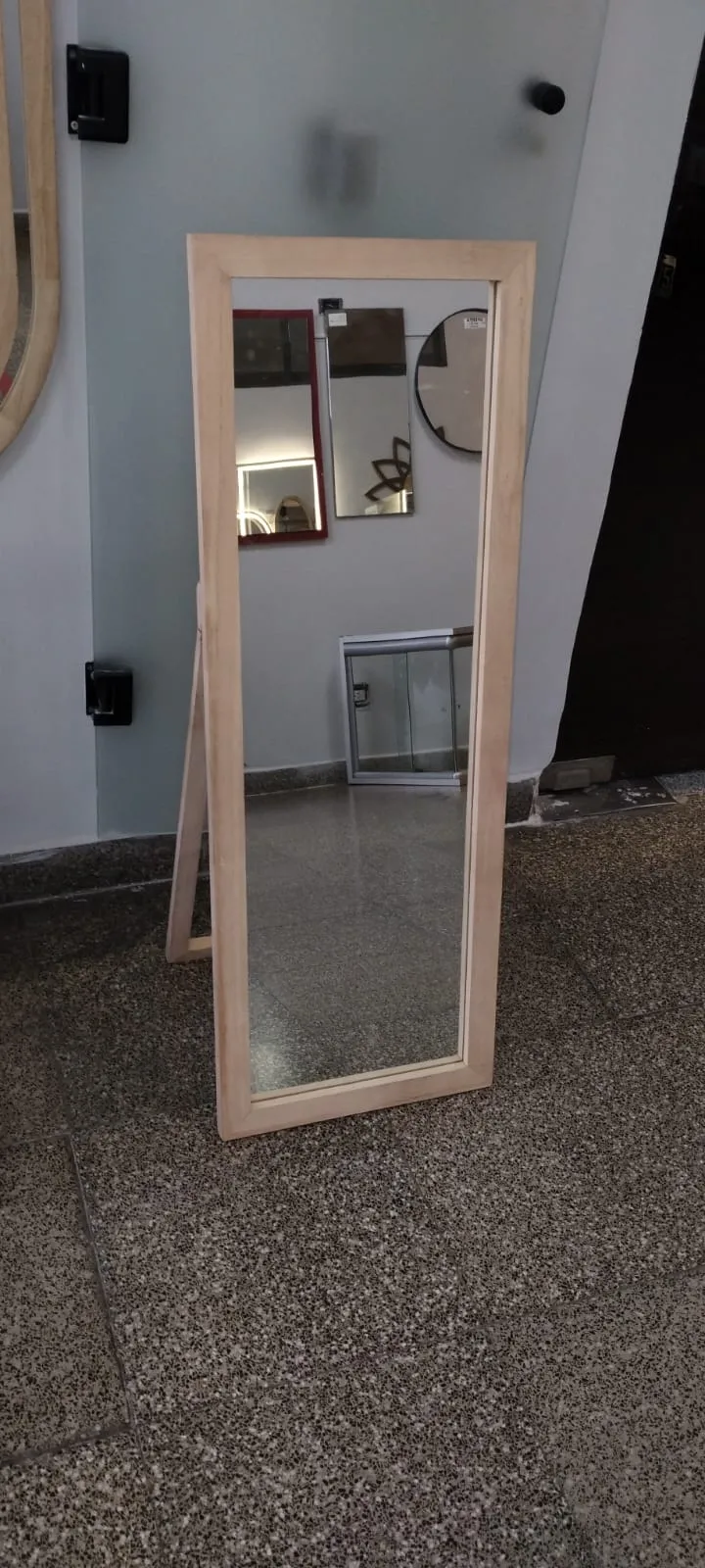 Modelo Rectangular con pie